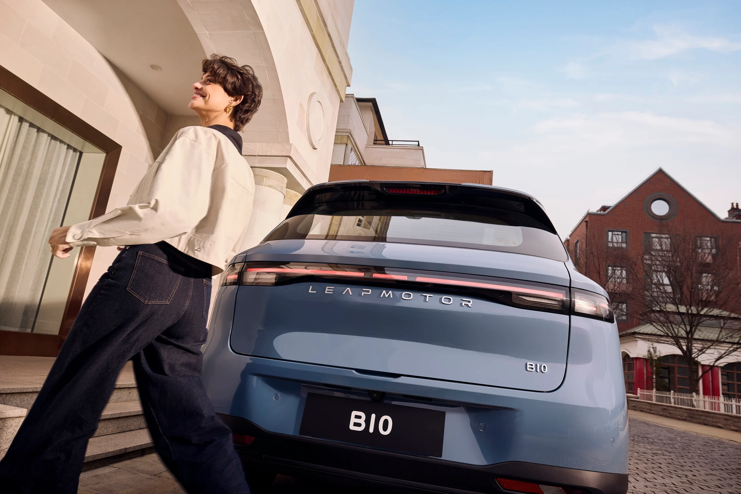 Leapmotor B10 set bagfra på miljøbillede